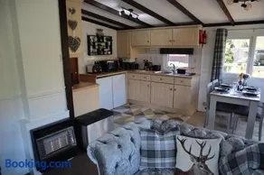 HEDDFAN, Luxury 3 bedroom timber lodge, Now with WiFi, Caer Beris Holiday Park, Builth Wells, SORRY NO TRADESMEN OR CONTRACTORS ALLOWED - Image 2