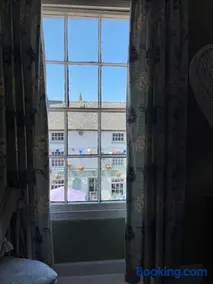 Cosy 2 bed flat in Crickhowell - Image 3