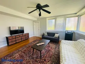 Charming 2BR Cottage House in Elkins Park - Image 2