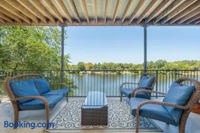 Ember’s View, Spa City Jewel- Lovely Lake Condo - Image 2