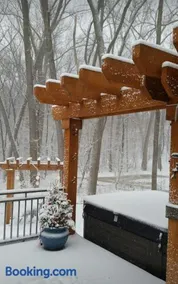 Everchanging Seasons-Hot Tub, Game Haven & Central Retreat - Image 2