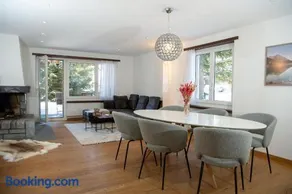 Alpine Retreat with Private Hot Tub - Image 2