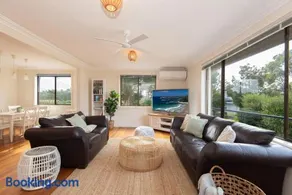 Ocean Views Walk to Malua Beach EV & Pet Friendly - Image 1