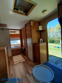 Retro Caravan auf Tierschutzhof am Wald - Image 4