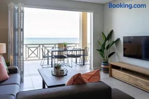 Waterfront Getaway, 2 Bedroom Seaside Bliss - Image 1