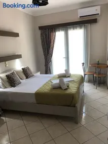Poseidon Apartments - Image 2