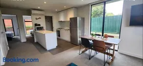 Comfy 2 bed appt in central werribee - Image 2