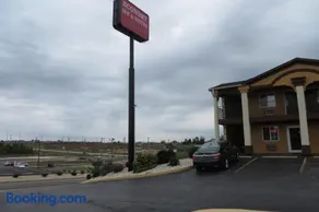 Economy Inn & Suites Joplin - Image 4
