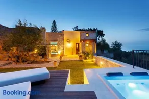 Ali Vafi's Villa - Heated Jacuzzi & Indoor Pool - Image 2