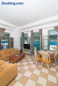 Faros Coastal Apartments - Image 4
