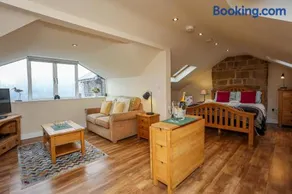 Birds Nest, Romantic getaway with stunning views - Image 2