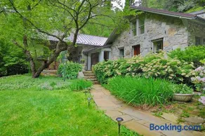 Crab Orchard Estate in Valle Crucis w Fireplace - Image 1