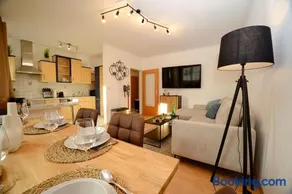 KUELhome - Wunderschöne Wohnung mit Parkplatz & Balkon - Image 2