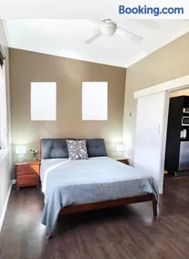 Regal Estate Guest Cottage - Image 5