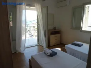 Mandraki House Upper, 100m from Kaminaki Beach - Image 1