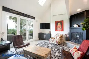 Hilltop Escape with Views & Hot Tub - Image 3