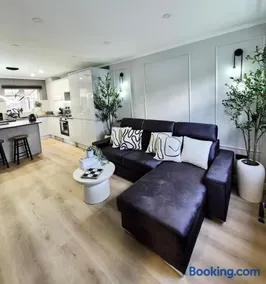 Elegant 2 bedroom house, FREE parking, close to EDINBURGH - Image 2