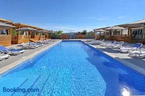 Poolside Mobile Home - Image 2