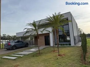 Casa Térrea com Piscina em um Resort Completo - Image 2
