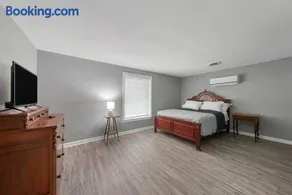 Stylish Modern and Spacious Unit in Glasgow - Image 3