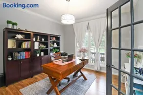 FamilyFriendly -5BR Home with Games & Massage Chair - Image 4