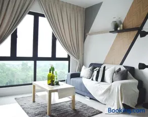 Stylish Apartment - Saujana Impian, Kajang 3R 2B fits 5 - Image 1