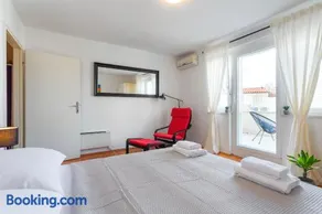 Central View Apartment - Image 1