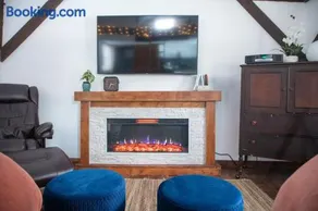 Cozy Cabin Gateway with Pool and Firepit - Image 4