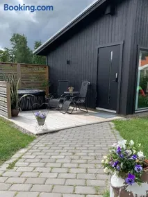 Nybyggt -med spabad, bastu och nära stor badstrand - Image 1