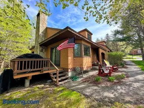 F26 Bretton Woods home steps from the slopes, AC, pool passes, discounted cog tix! - Image 1