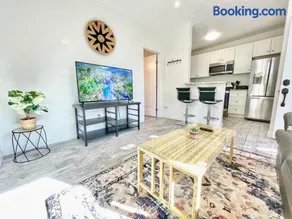 Charming Flat Near The City - Image 2