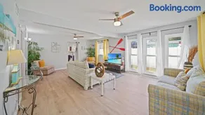 Jacksonville Beach Home - Walk to Beach, Bars & Restaurants - Pet Friendly - Image 5