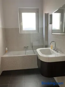 Elegant Duplex de Haut Standing de 230m2 - Image 2