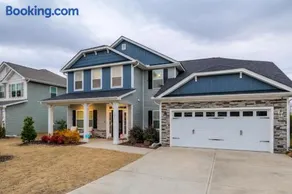 Clayton 6-Beds Family Home Near Raleigh Sleeps 12 - Image 2