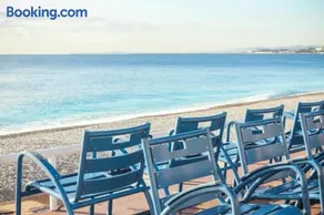 Extra spacious Apartment 5 min walk to Sea & Tram - Image 3