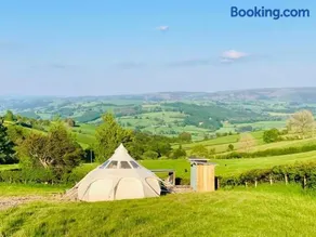 Luxury Stargazing Glamping - Seren Hardd with Hot Tub - Image 4
