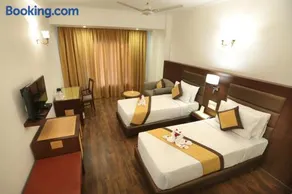 Hotel Meraden Grand - Image 2