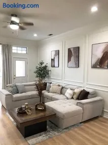 Luxury Pool Retreat Near Downtown Dallas - Image 1