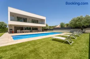 Modern Villa Olivera with Private Pool - Image 1