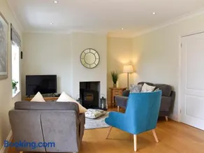 Crown Cottage - Image 2