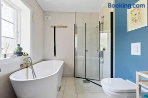 Romantic farmhouse with idyllic garden - Image 3