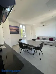 Cosy flat 250m from beach - Image 3