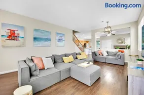 Seven Palms Stylish Home with Pool, Hot Tub,& Movie Room - Image 1