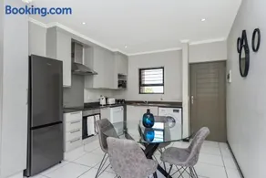 Exclusive apartment in Fourways - Image 2