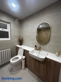 Shirleys apartment - Image 2
