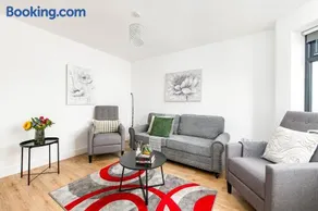 NEW-Modern Eco 4 Bed-Business and Leisure-Parking-EV Charger-By FabAccommodation - Image 1