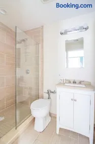 Downtown Luxury 1BR Pets Welcome Washer and Dryer in Building - Image 2