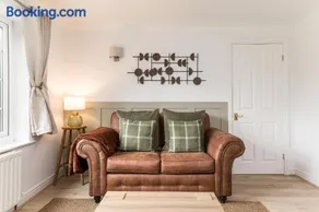 Central Malham Wellbeing Escape, 1-bed cottage with yoga studio & new superfast WiFi - Image 2