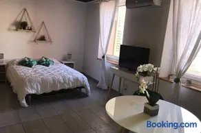 Studio cocooning à 50 m du port, classé 1 étoile - Image 3