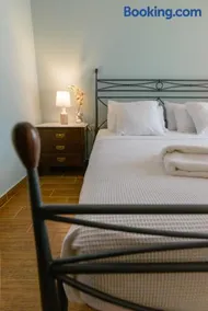 Lemoni Luxury Residence in front of the Sea - Image 3